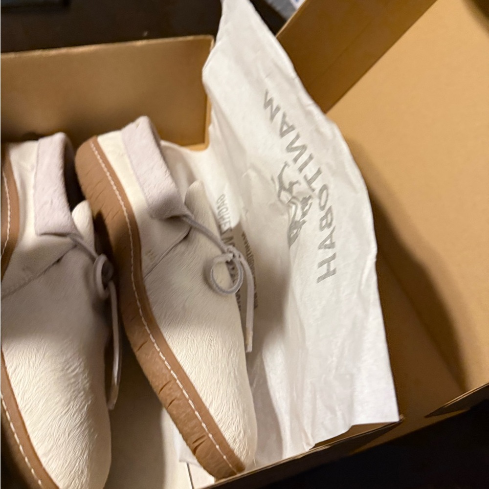Manitobah Women's ponyhair Moccasins - white - Picture 5 of 5
